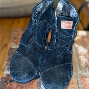 Black Tom wedges